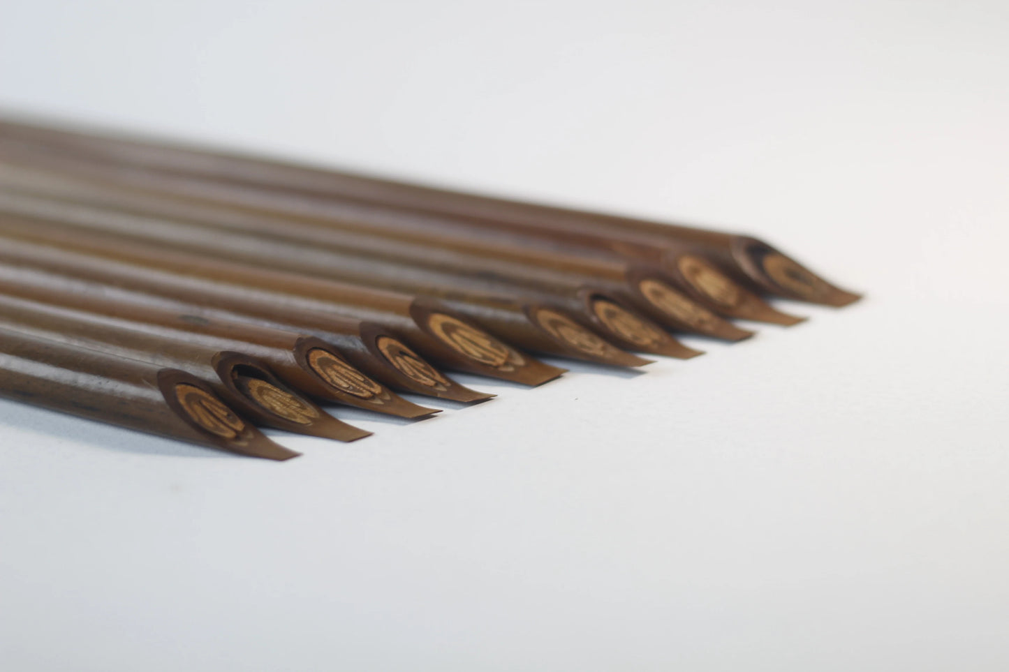 Artist using Handam Bili qalam on paper