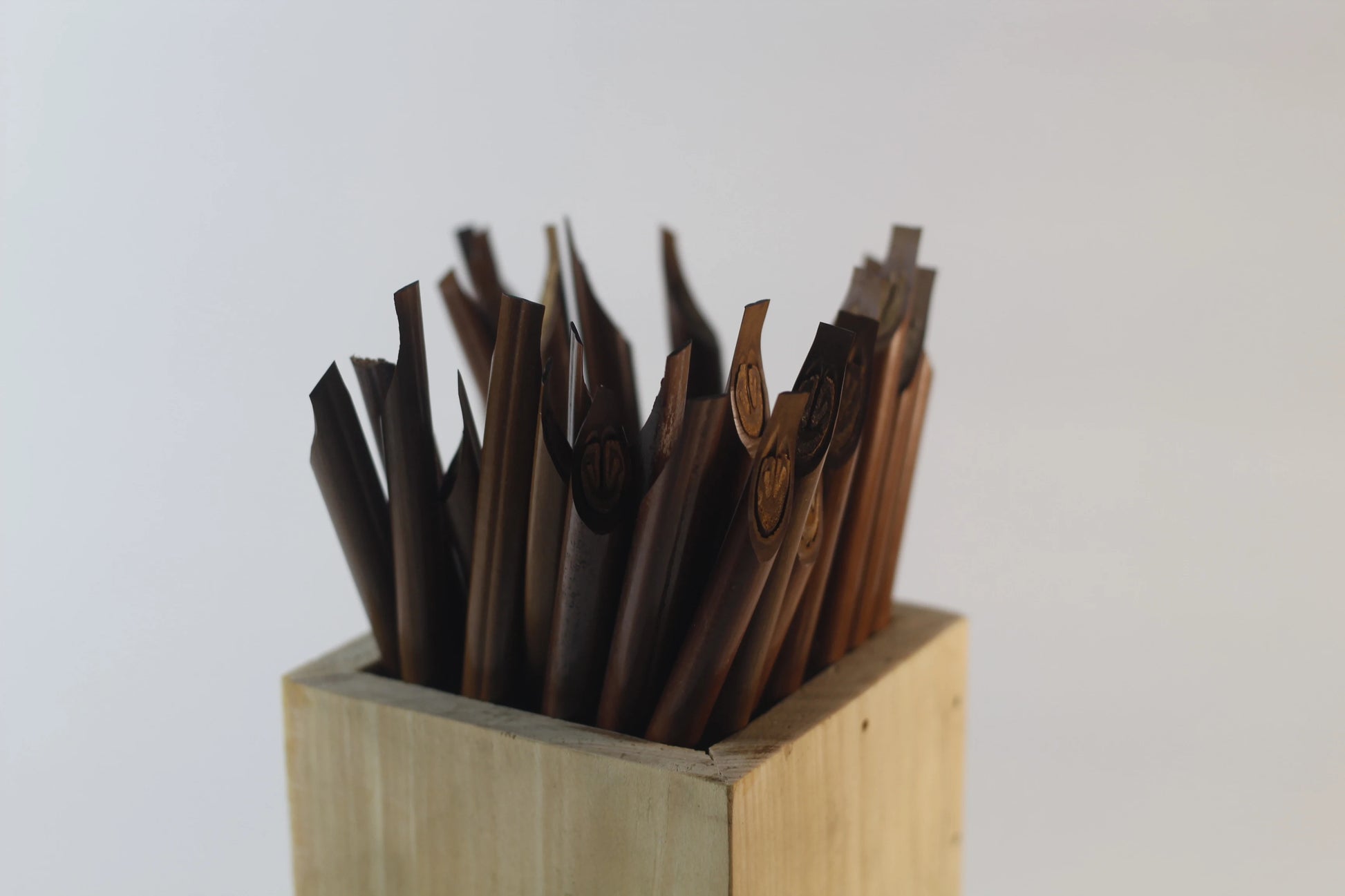 Handam Bili qalam on neutral background