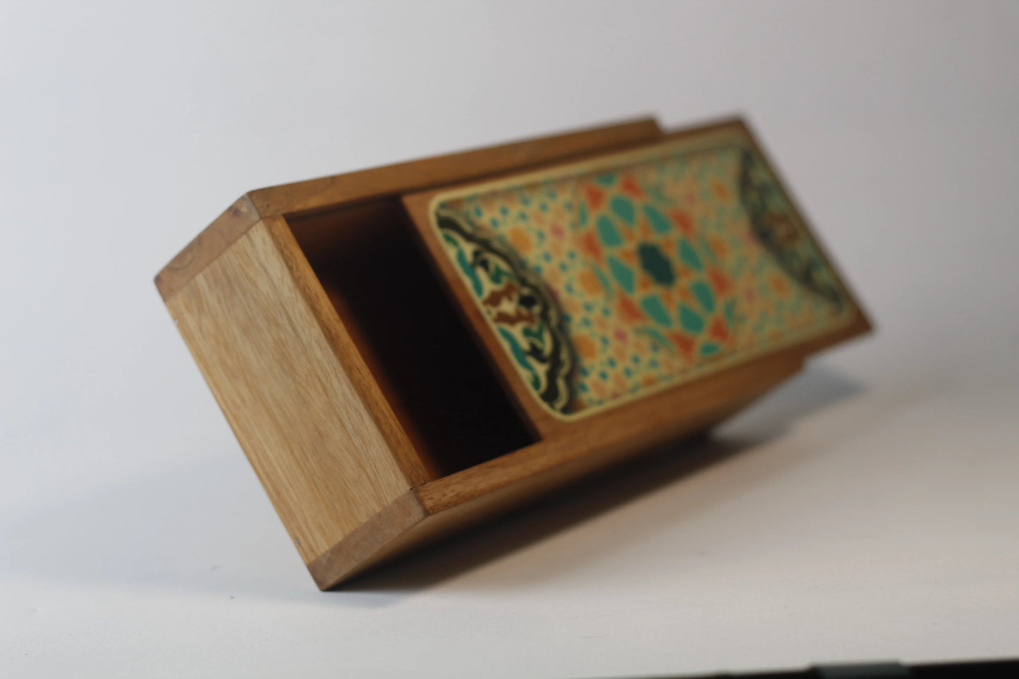 close-up of wood grain on Dutch teak sliding lid box