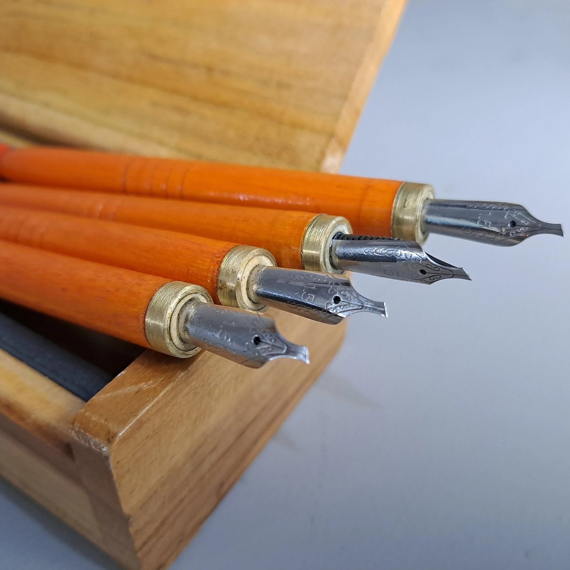 Hand holding metal nib fountain pen for Arabic lettering